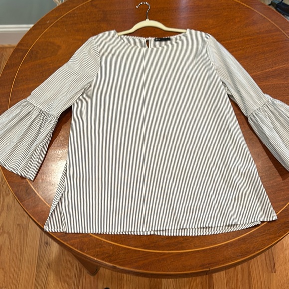 Black and white striped shirt.  Bell sleeves XL.  Gibson - Picture 1 of 4